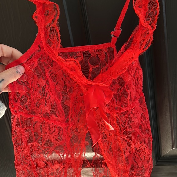 Super cute sheer lace top - Picture 2 of 4